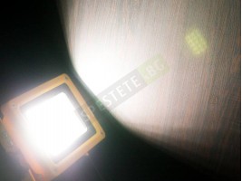 LED прожектор с акумулаторни батерии
