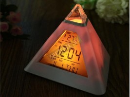 Настолен антистрес LED часовник пирамида-foto3