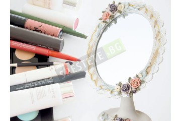 Винтидж огледало с красива рамка Винтидж огледало с красива рамка