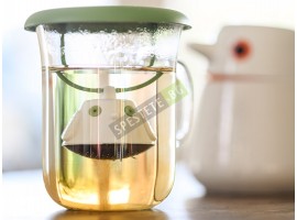 Стъклена чаша с цедка за чай